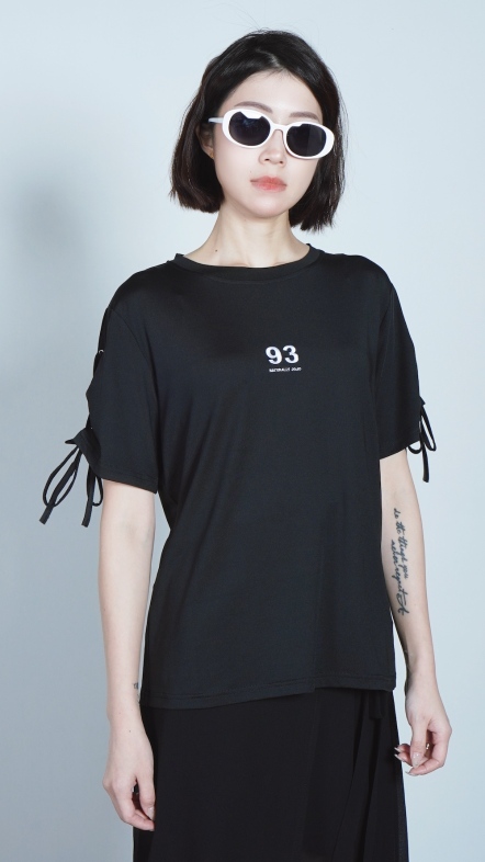 雙肩綁繩繡字衣