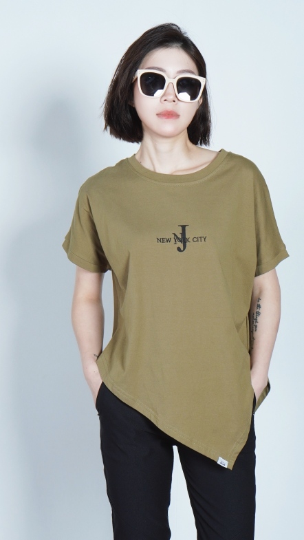 下擺不規則上衣