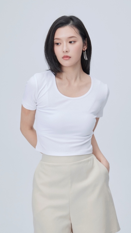 造型大圓領T