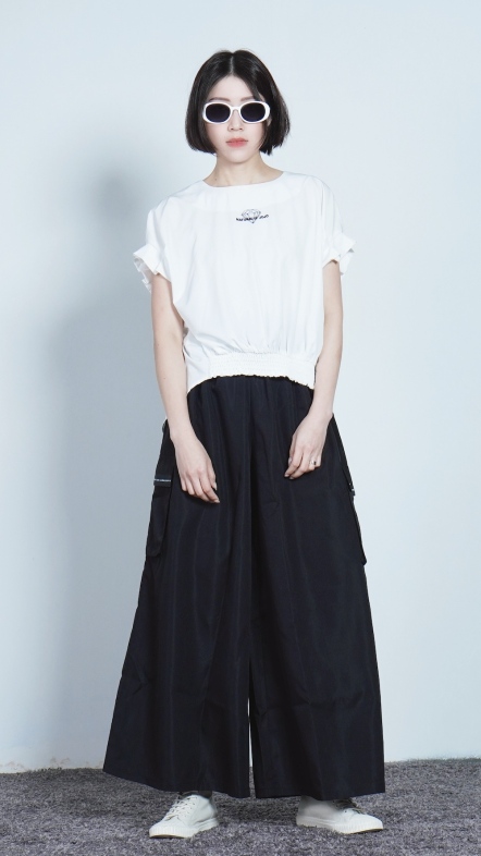 下擺鬆緊造型上衣